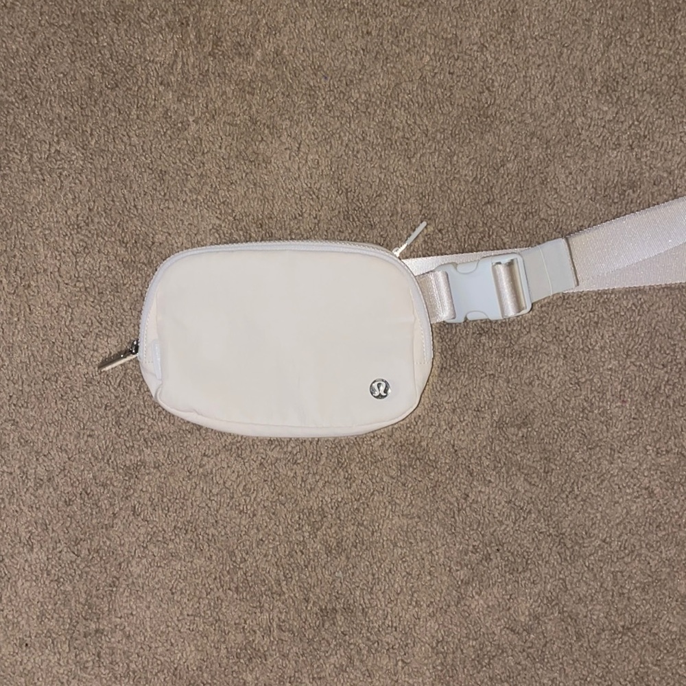 Lululemon Everywhere Belt Bag 1L
